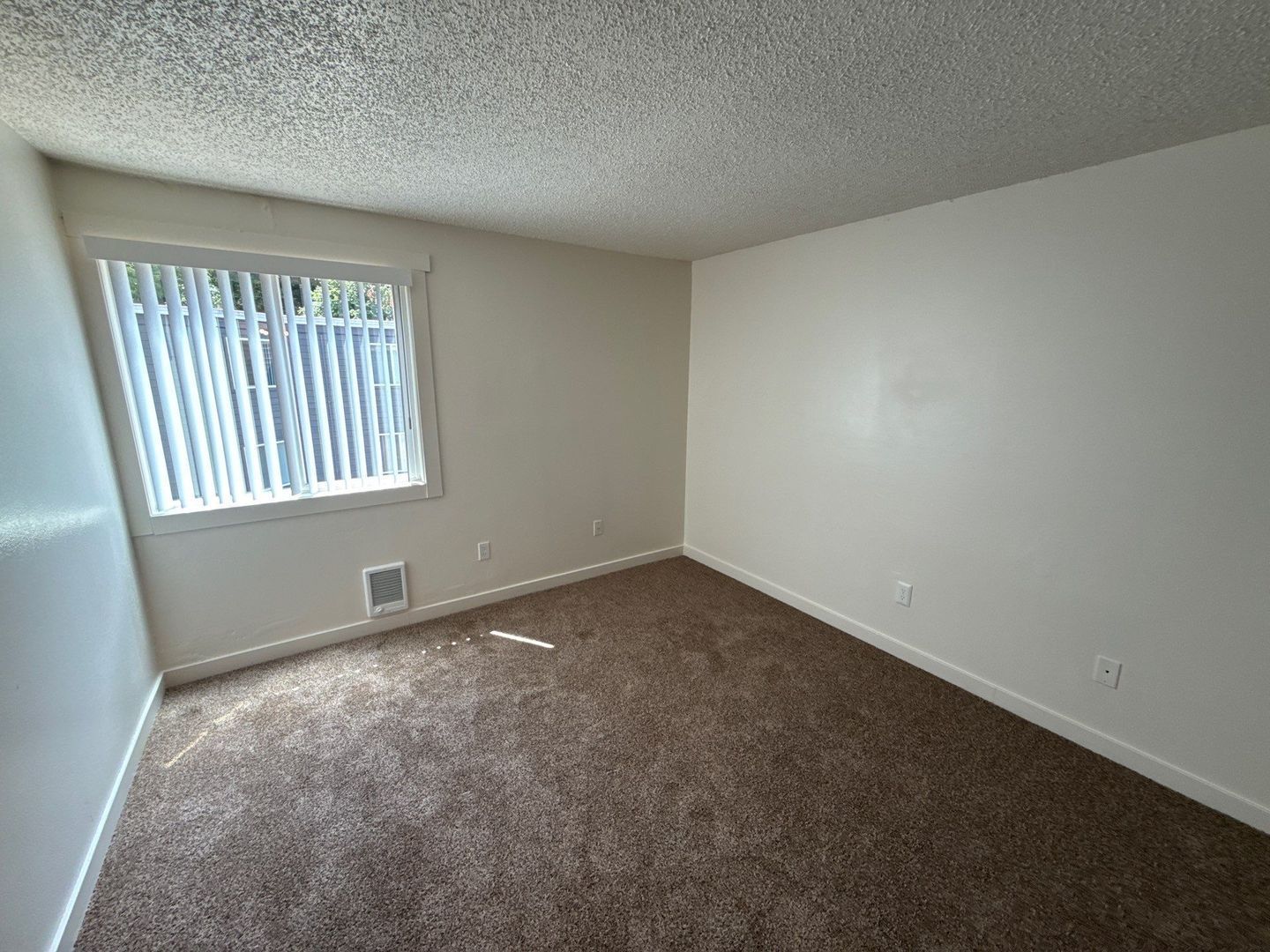 NW Salem, 2 Bed, 1 Bath, Spacious 2nd Floor Apartment, Pets are Welcome, AVAILABLE NOW! property image