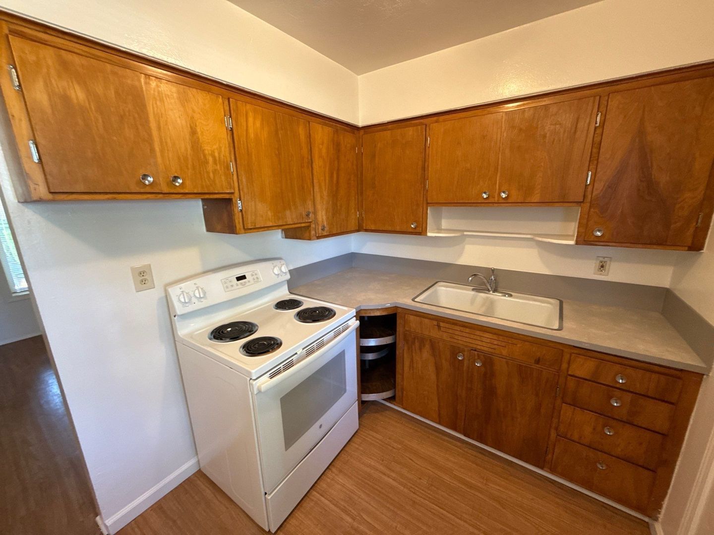 S Salem 1 Bed, 1 Bath, 1 Story Complex, AVAILABLE NOW! property image