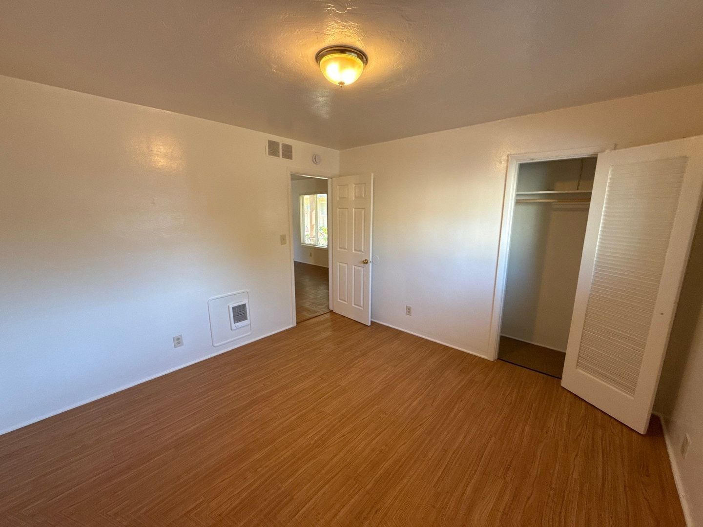 S Salem 1 Bed, 1 Bath, 1 Story Complex, AVAILABLE NOW! property image