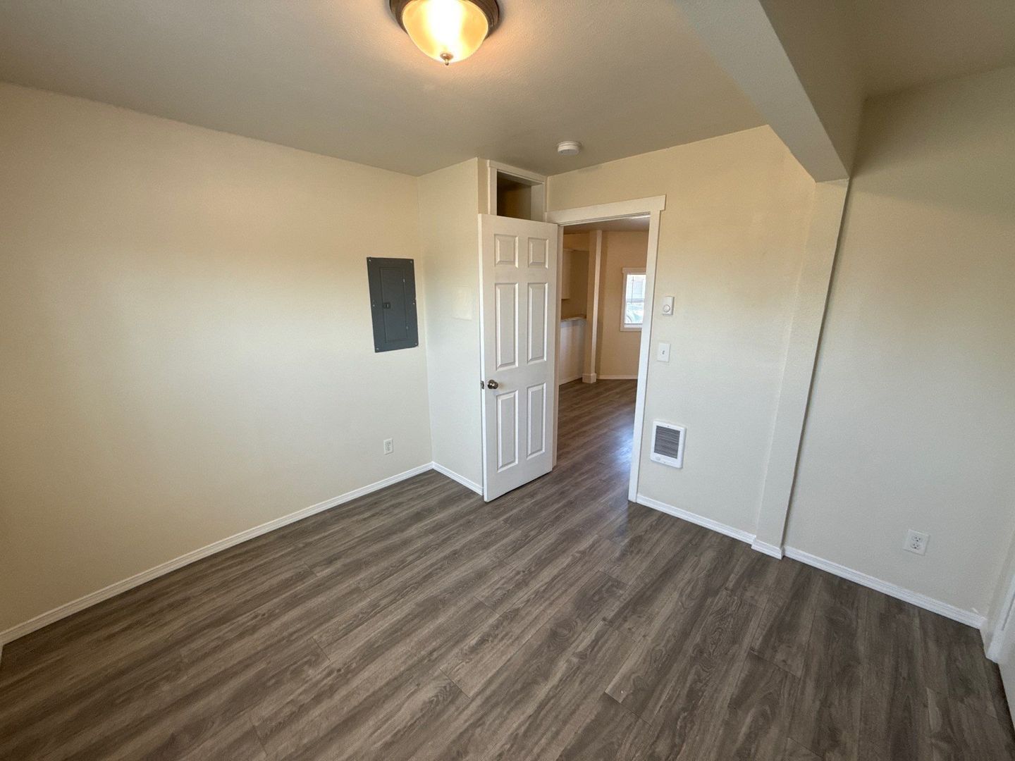 $1,145 First 3 Months NE Salem 2 Bed, 1 Bath Apartment, W/S/G Paid, W&D in Unit, AVAILABLE NOW! property image