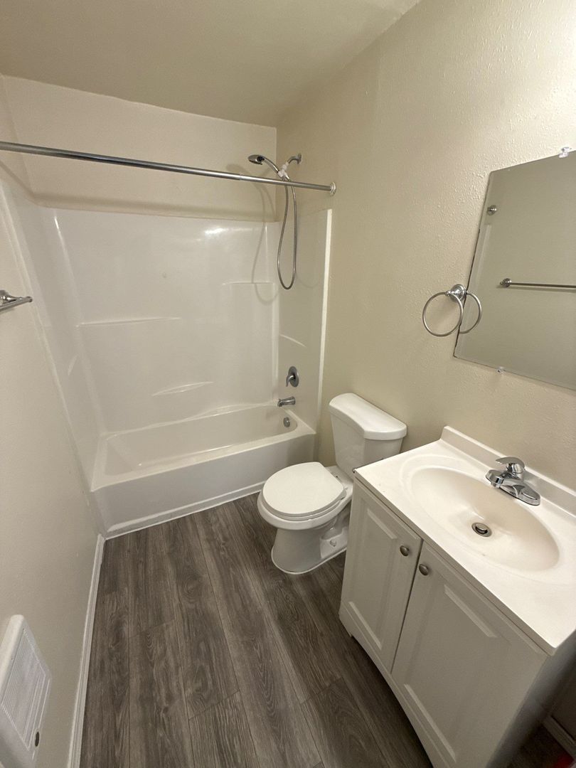 $1,145 First 3 Months NE Salem 2 Bed, 1 Bath Apartment, W/S/G Paid, W&D in Unit, AVAILABLE NOW! property image