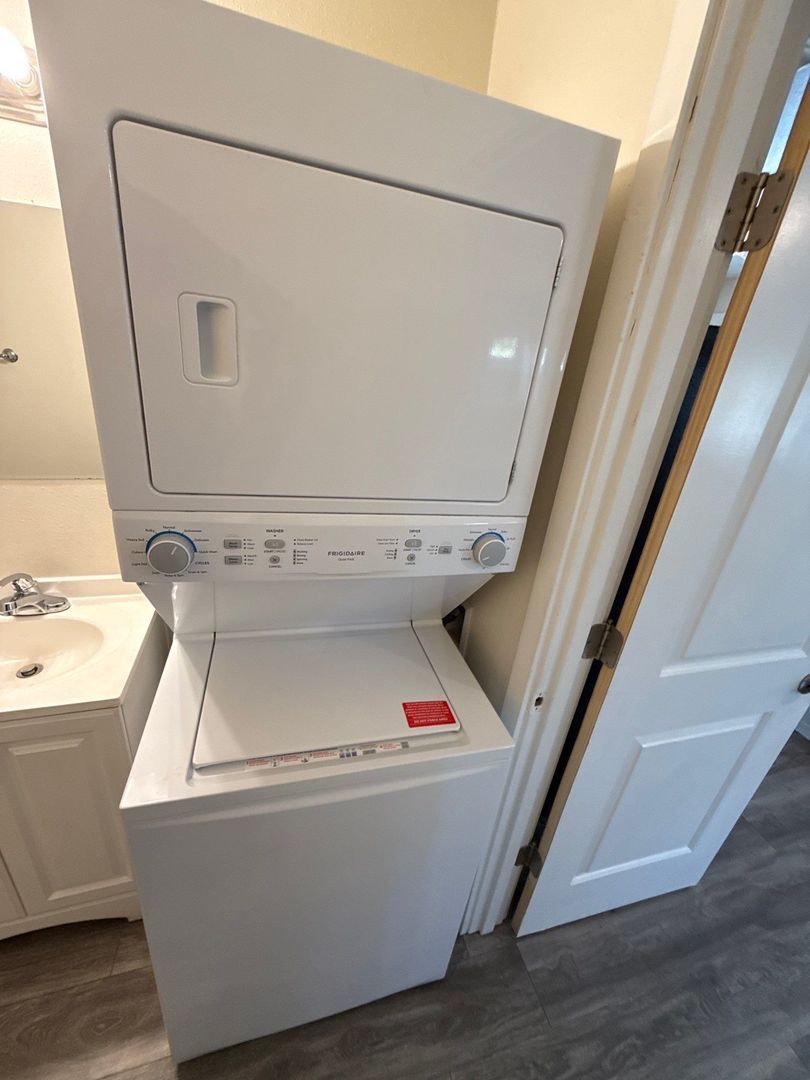 $1,145 First 3 Months NE Salem 2 Bed, 1 Bath Apartment, W/S/G Paid, W&D in Unit, AVAILABLE NOW! property image