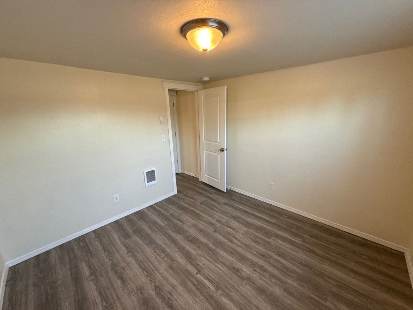 $1,145 First 3 Months NE Salem 2 Bed, 1 Bath Apartment, W/S/G Paid, W&D in Unit, AVAILABLE NOW! property image