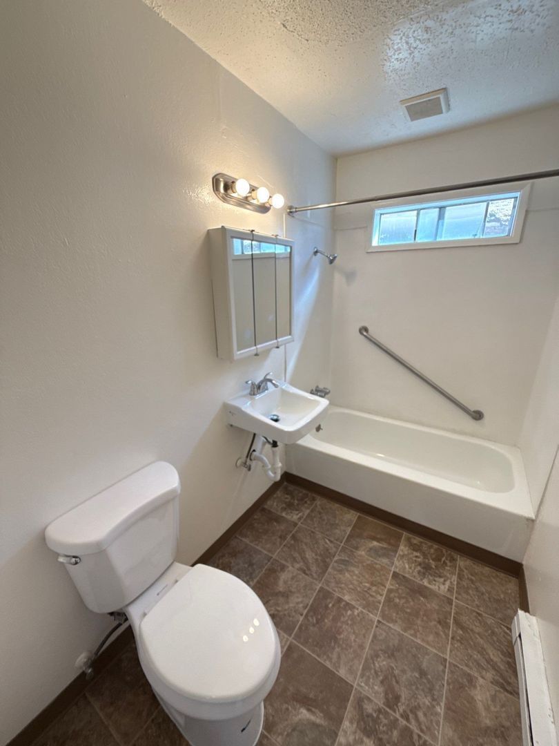 $1,095 First 3 Months, SW Dallas 2 Bed 1 Bath 1st Floor Apartment, W/S/G Paid, AVAILABLE NOW! property image