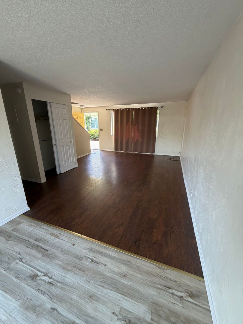 Eugene 2 Bed 1.5 Bath Condo, AVAILABLE NOW! property image