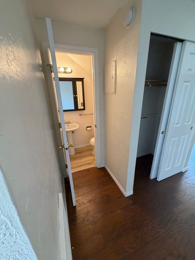 Eugene 2 Bed 1.5 Bath Condo, AVAILABLE NOW! property image