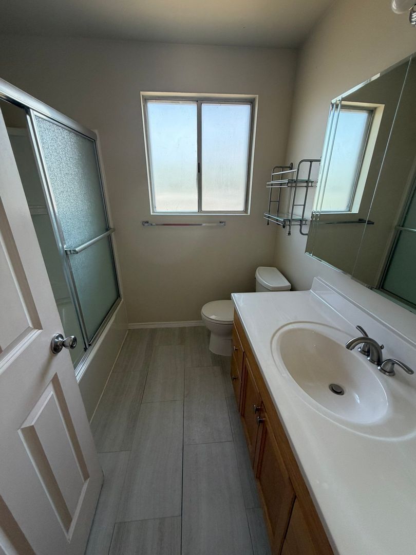 Eugene 2 Bed 1.5 Bath Condo, AVAILABLE NOW! property image