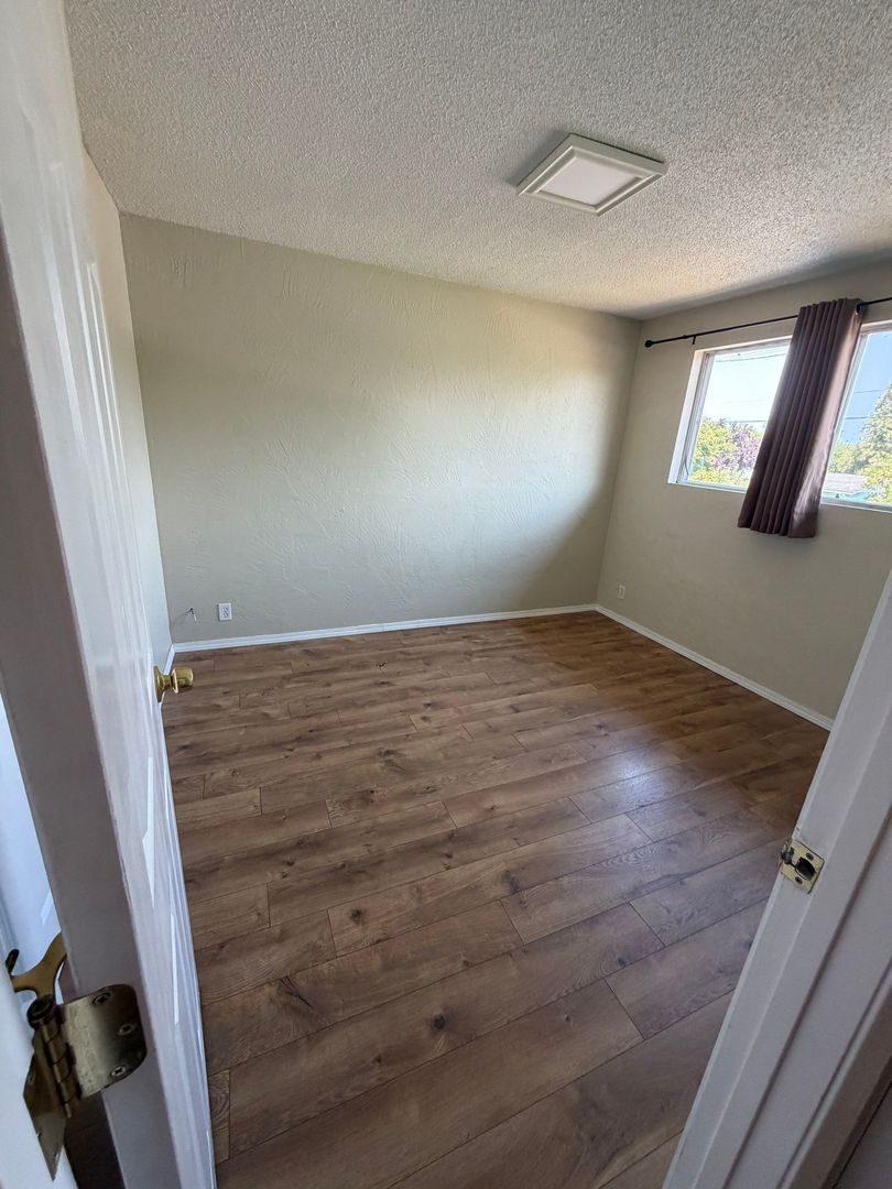 Eugene 2 Bed 1.5 Bath Condo, AVAILABLE NOW! property image