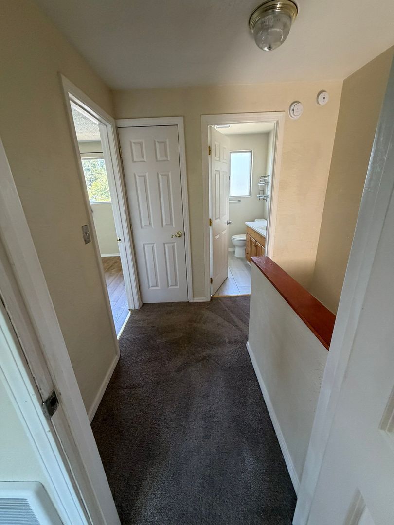 Eugene 2 Bed 1.5 Bath Condo, AVAILABLE NOW! property image