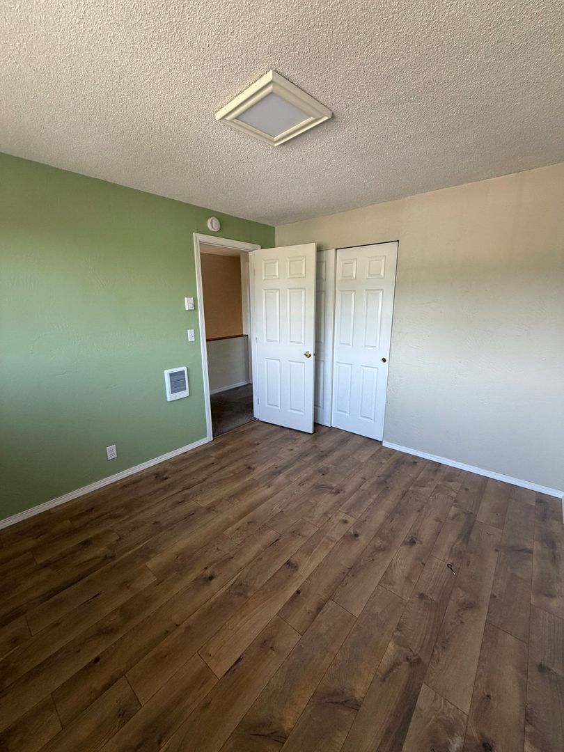 Eugene 2 Bed 1.5 Bath Condo, AVAILABLE NOW! property image
