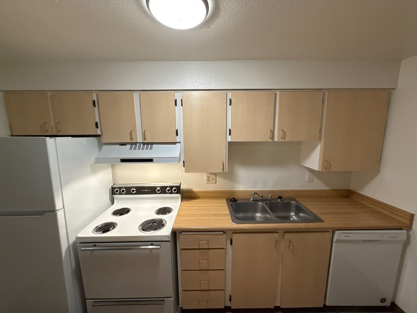 $1,025 First 3 Months, S Salem, 1 Bed, 1 Bath, 2nd Floor Apartment, Laundry On Site, AVAILABLE NOW! property image