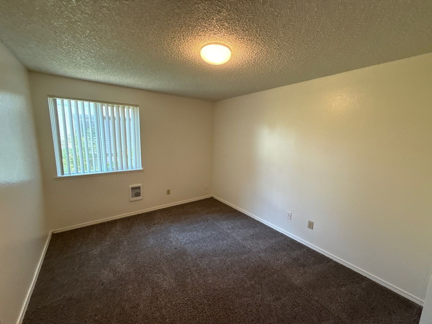 $1,025 First 3 Months, S Salem, 1 Bed, 1 Bath, 2nd Floor Apartment, Laundry On Site, AVAILABLE NOW! property image