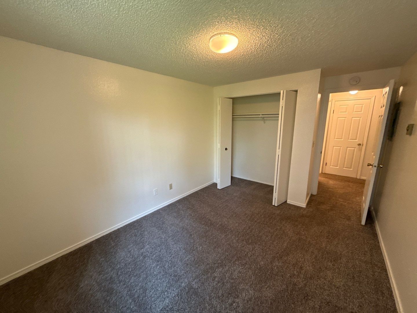 $1,025 First 3 Months, S Salem, 1 Bed, 1 Bath, 2nd Floor Apartment, Laundry On Site, AVAILABLE NOW! property image