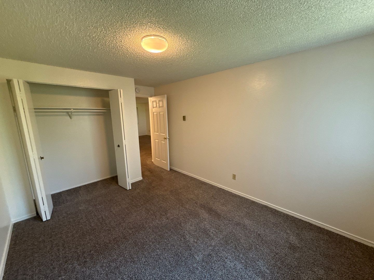 $1,025 First 3 Months, S Salem, 1 Bed, 1 Bath, 2nd Floor Apartment, Laundry On Site, AVAILABLE NOW! property image