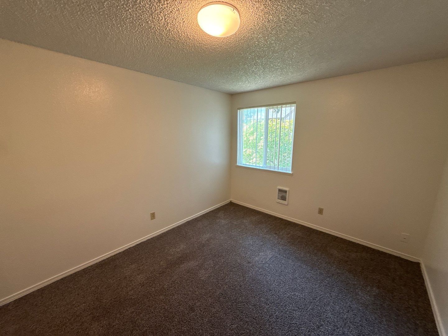 $1,025 First 3 Months, S Salem, 1 Bed, 1 Bath, 2nd Floor Apartment, Laundry On Site, AVAILABLE NOW! property image
