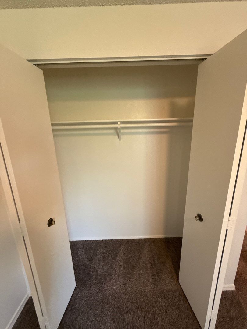 $1,025 First 3 Months, S Salem, 1 Bed, 1 Bath, 2nd Floor Apartment, Laundry On Site, AVAILABLE NOW! property image