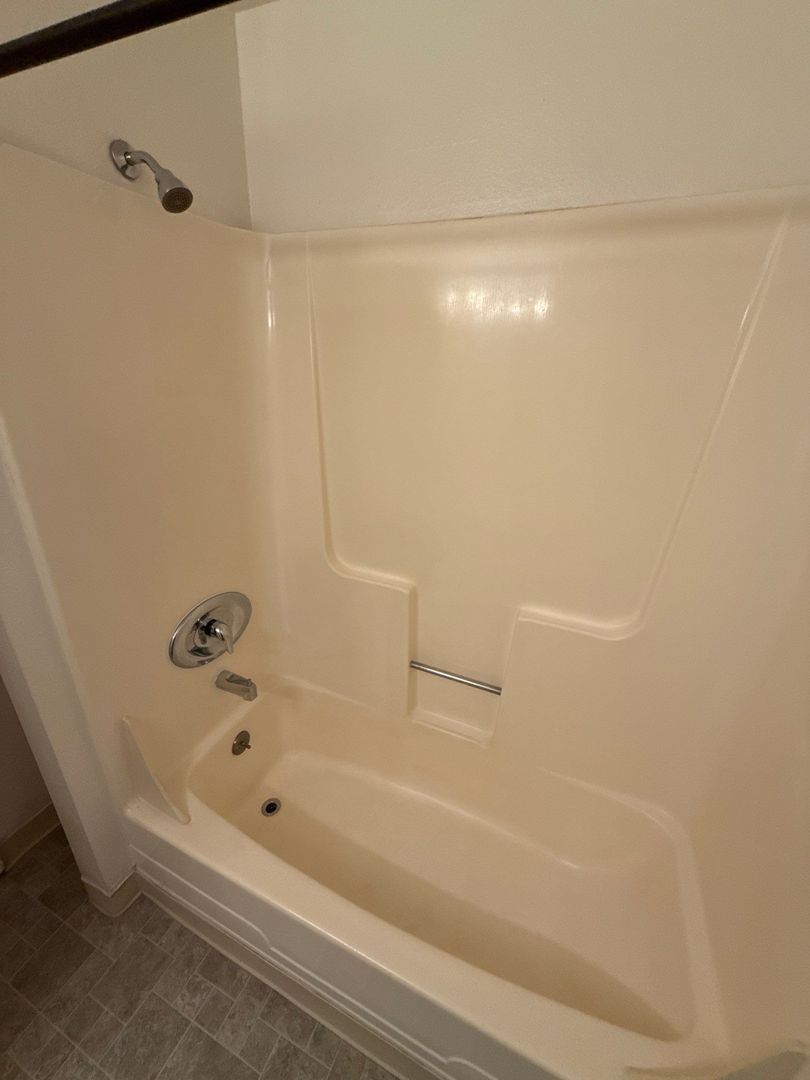 $1,025 First 3 Months, S Salem, 1 Bed, 1 Bath, 2nd Floor Apartment, Laundry On Site, AVAILABLE NOW! property image