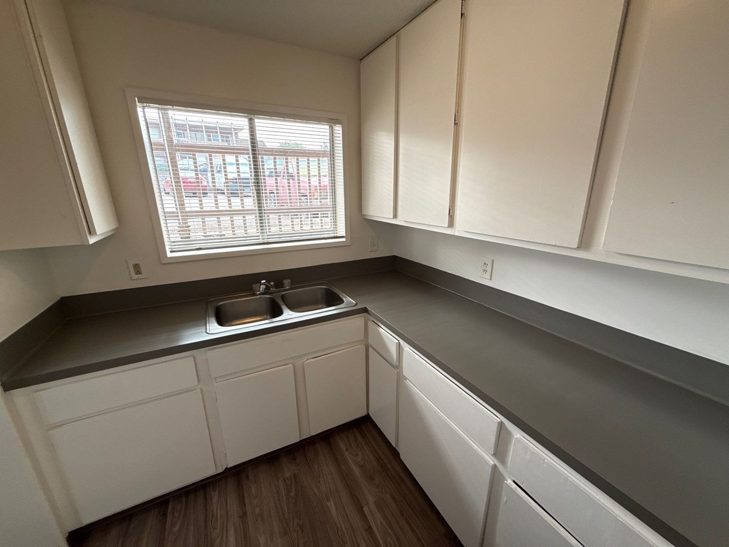 $1,095 First 3 Months, SW Dallas 2 Bed 1 Bath 1st Floor Apartment, W/S/G Paid, AVAILABLE NOW! property image