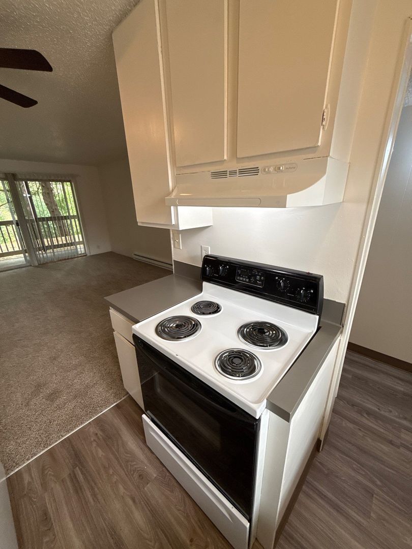 $1,095 First 3 Months, SW Dallas 2 Bed 1 Bath 1st Floor Apartment, W/S/G Paid, AVAILABLE NOW! property image