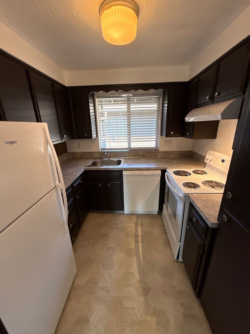 $1,025 First 3 Months, NE Salem 1 Bed, 1 Bath, 2nd Floor Apartment, AVAILABLE NOW! property image