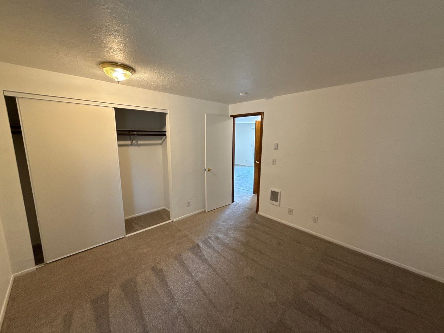 $1,025 First 3 Months, NE Salem 1 Bed, 1 Bath, 2nd Floor Apartment, AVAILABLE NOW! property image