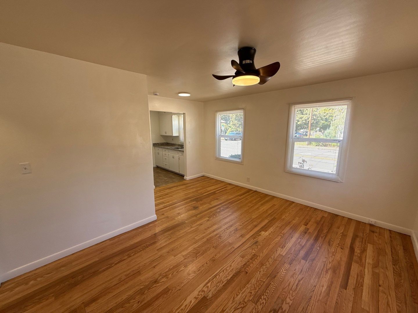 $975 First 3 Month, Charming One Bedroom Cottage! W/S/G Paid! Hardwood Flooring, AVAILABLE NOW! property image