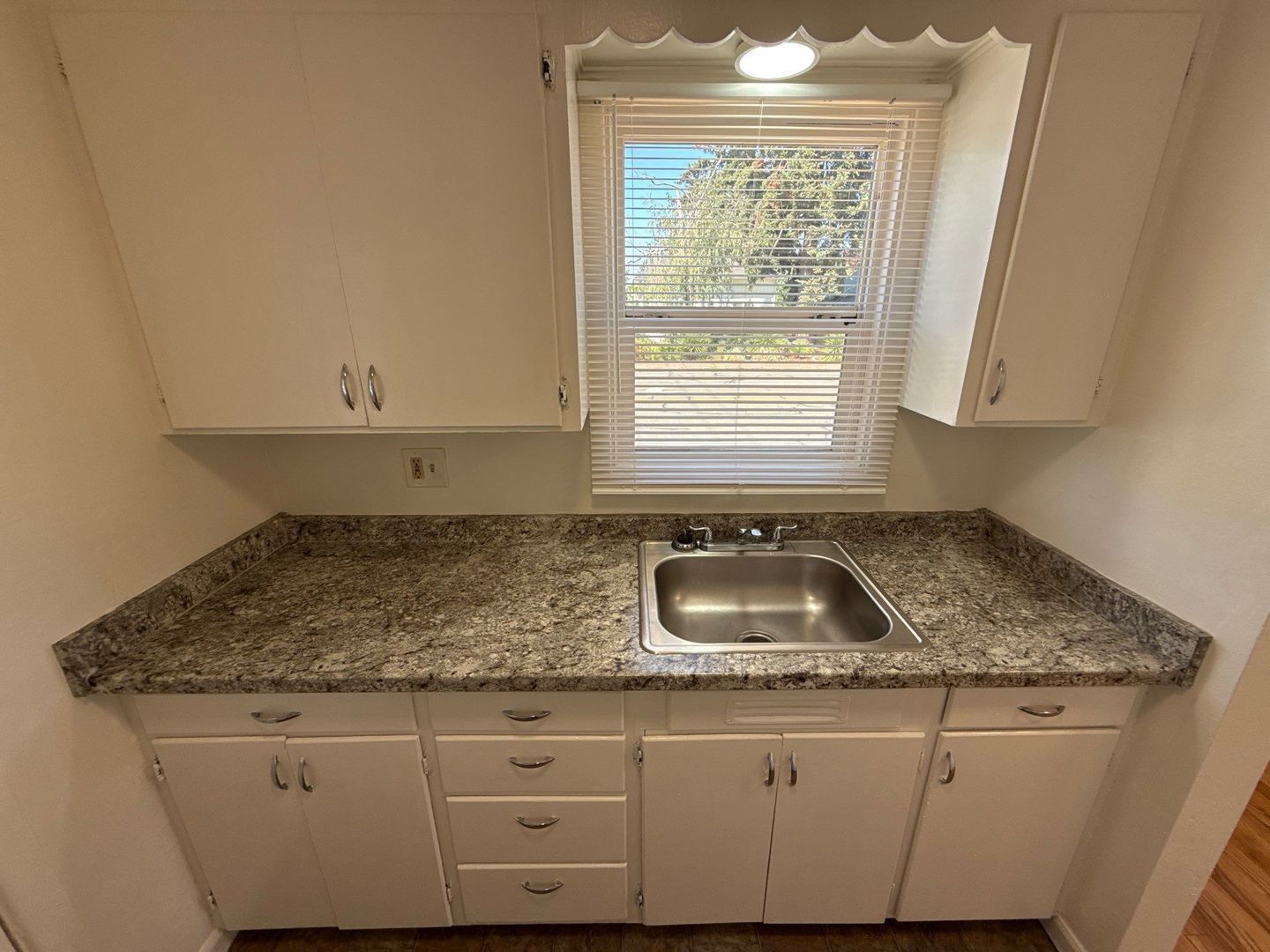 $975 First 3 Month, Charming One Bedroom Cottage! W/S/G Paid! Hardwood Flooring, AVAILABLE NOW! property image