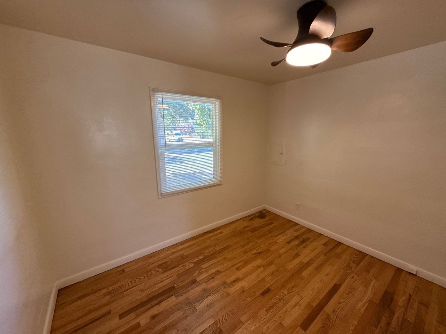 $975 First 3 Month, Charming One Bedroom Cottage! W/S/G Paid! Hardwood Flooring, AVAILABLE NOW! property image
