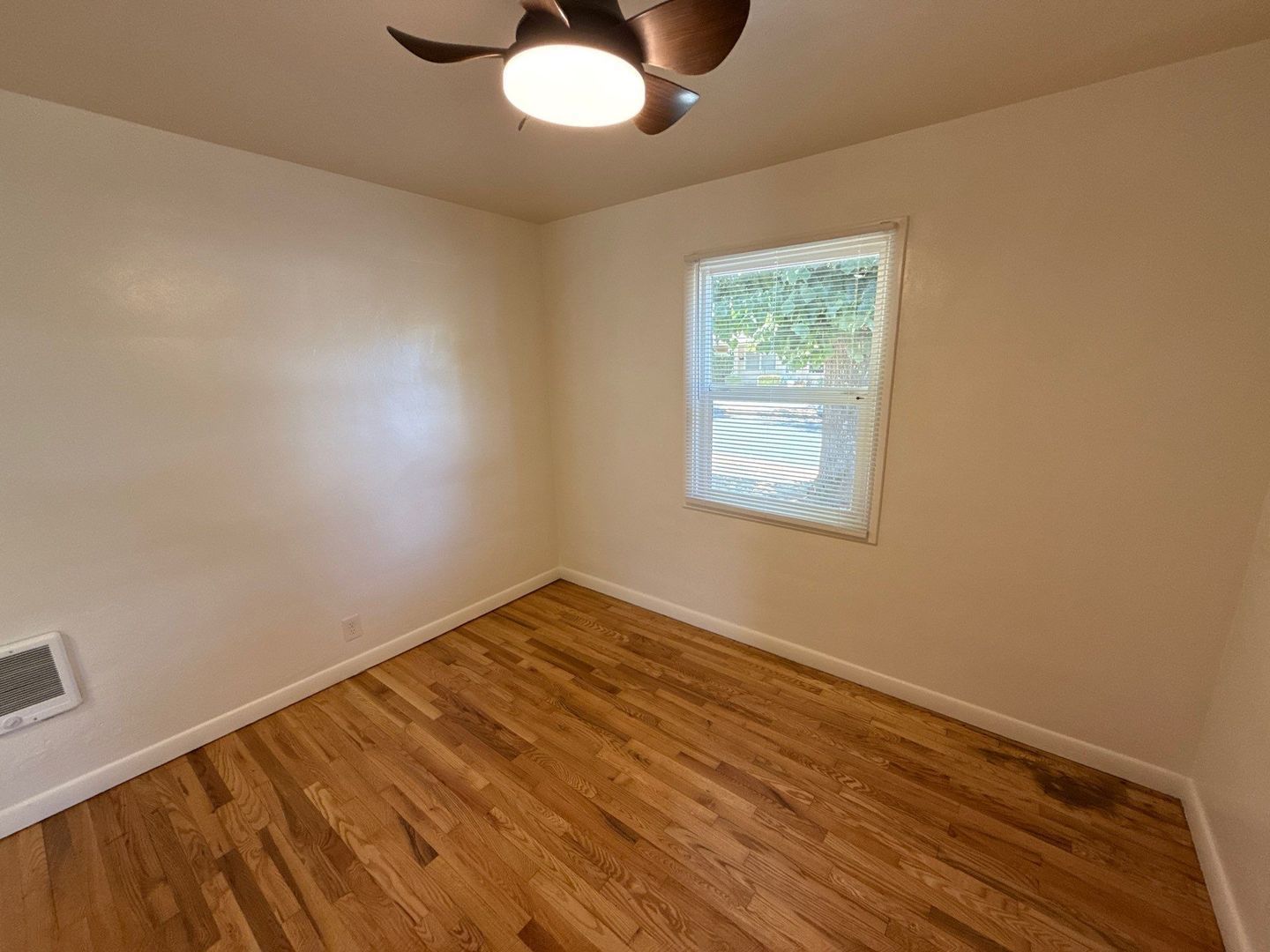 $975 First 3 Month, Charming One Bedroom Cottage! W/S/G Paid! Hardwood Flooring, AVAILABLE NOW! property image