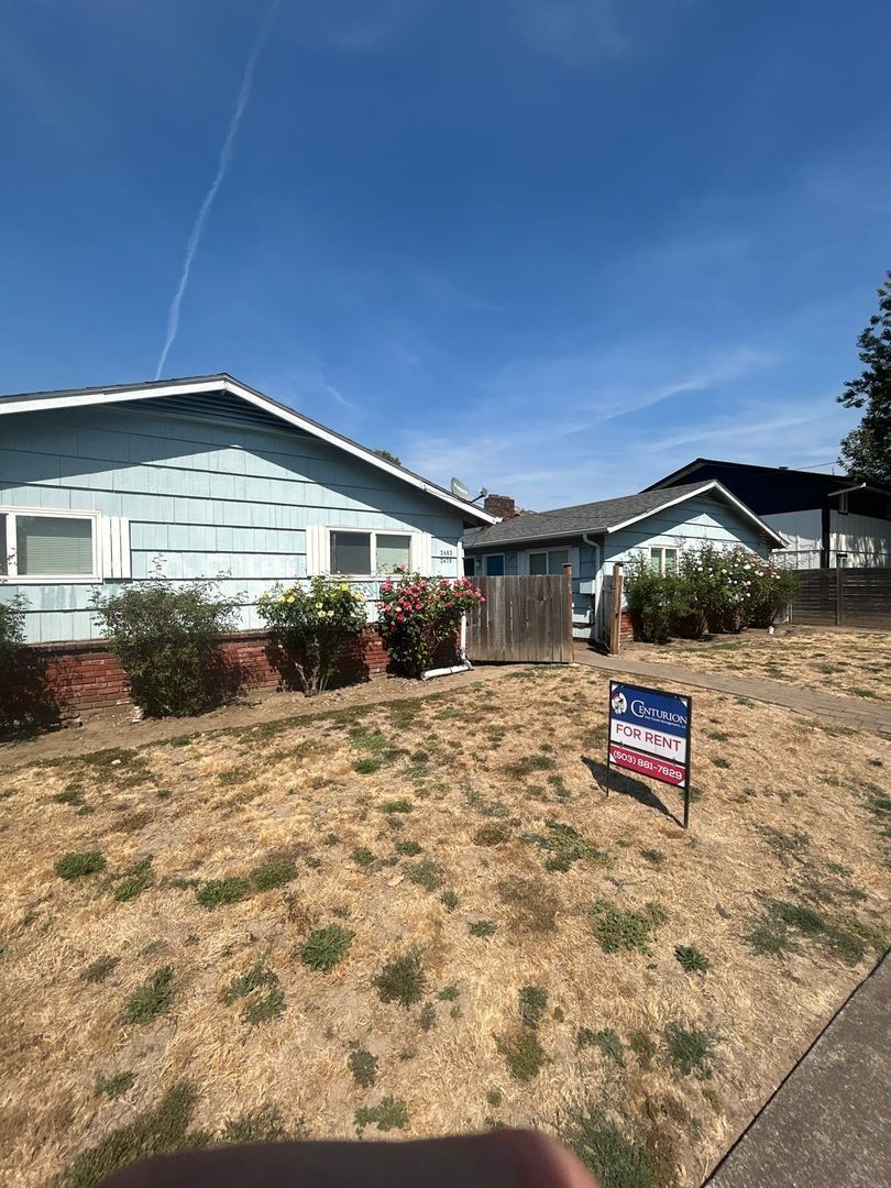 SE Salem 2 Bed, 1 Bath, Spacious Apartment, Laundry Onsite, AVAILABLE NOW! property image