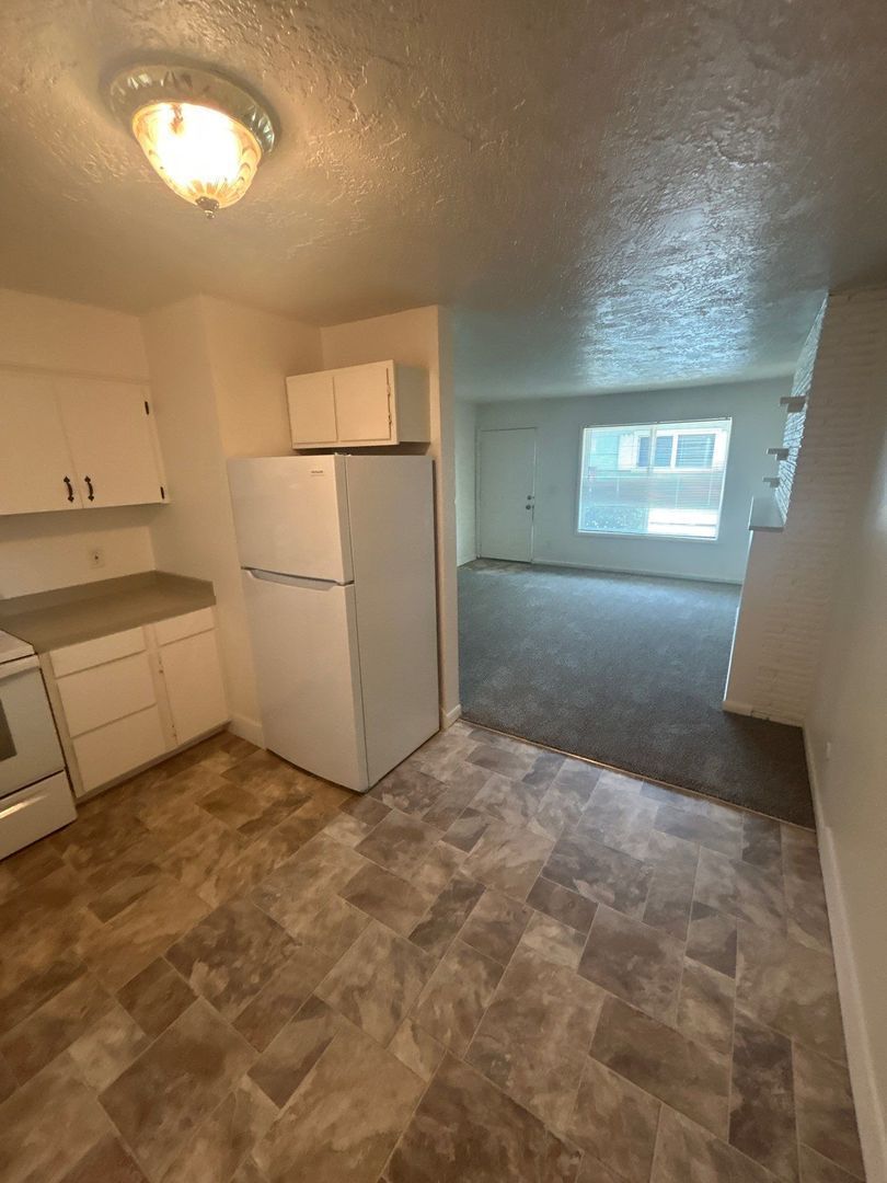 SE Salem 2 Bed, 1 Bath, Spacious Apartment, Laundry Onsite, AVAILABLE NOW! property image