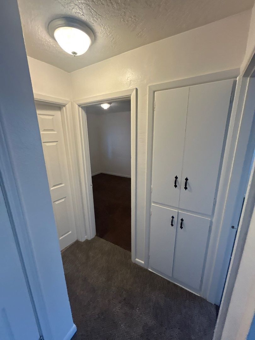 SE Salem 2 Bed, 1 Bath, Spacious Apartment, Laundry Onsite, AVAILABLE NOW! property image