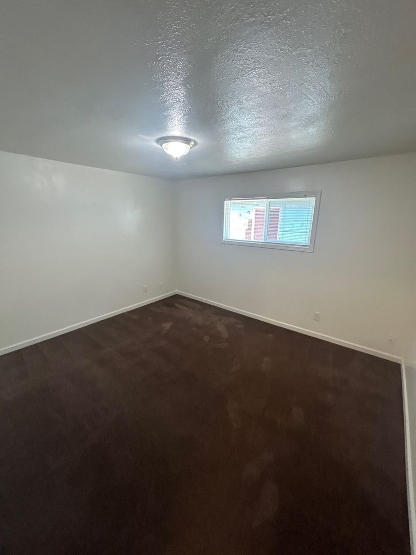 SE Salem 2 Bed, 1 Bath, Spacious Apartment, Laundry Onsite, AVAILABLE NOW! property image