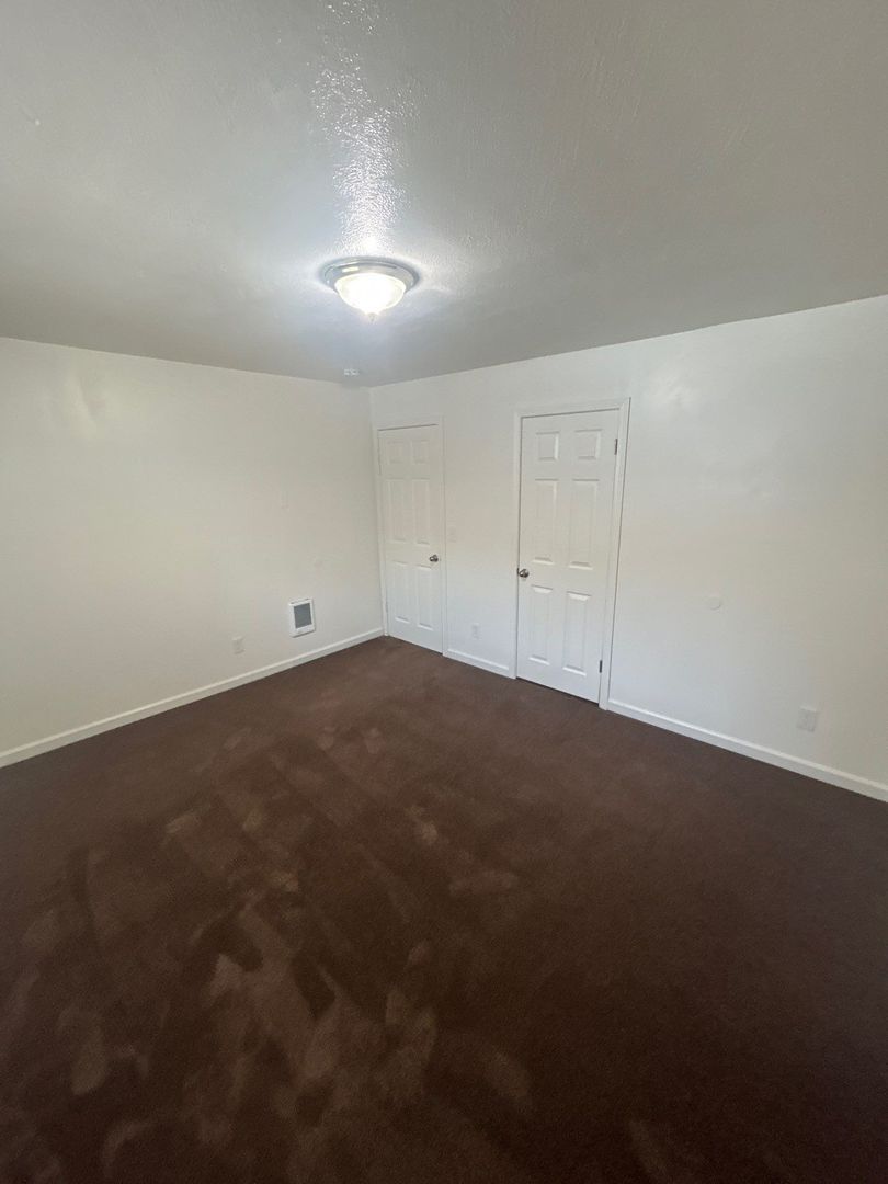 SE Salem 2 Bed, 1 Bath, Spacious Apartment, Laundry Onsite, AVAILABLE NOW! property image