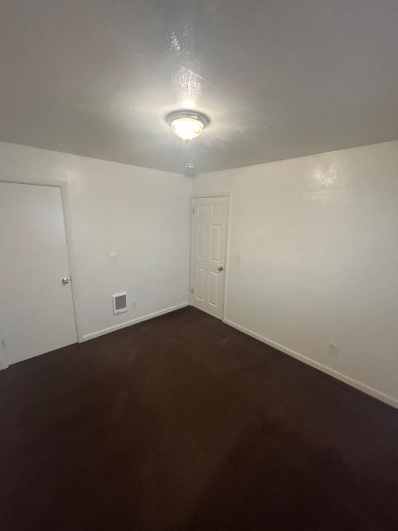 SE Salem 2 Bed, 1 Bath, Spacious Apartment, Laundry Onsite, AVAILABLE NOW! property image