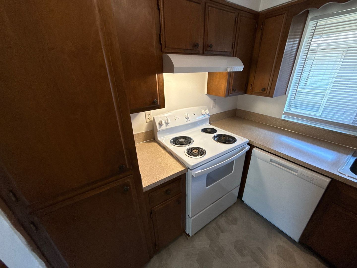 NE Salem 1 Bed, 1 Bath, 2nd Floor Apartment, AVAILABLE NOW! property image