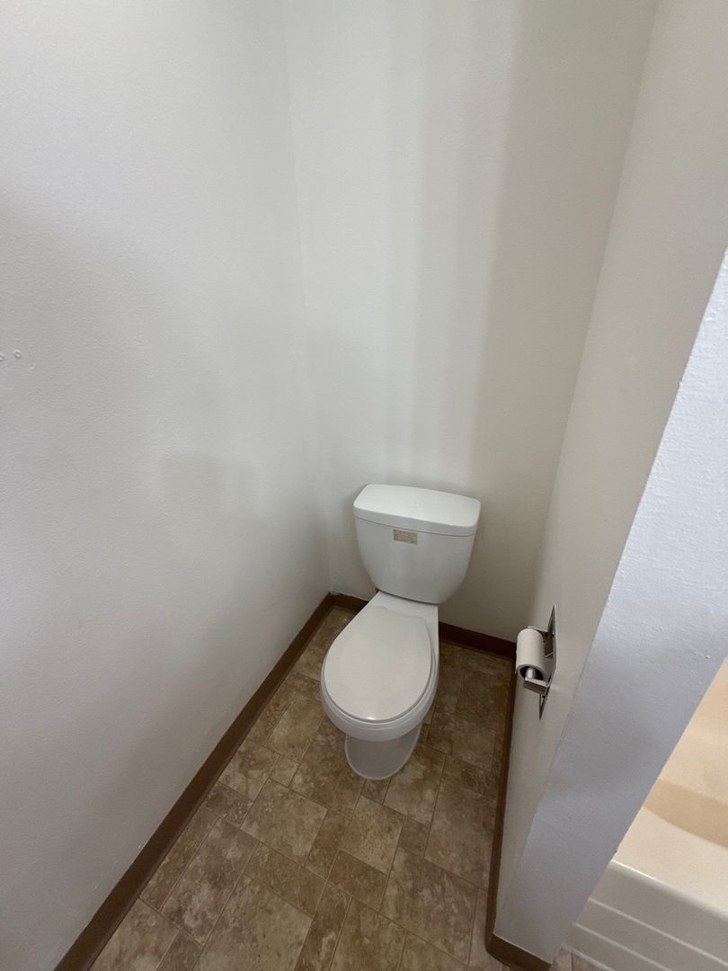 NE Salem 1 Bed, 1 Bath, 2nd Floor Apartment, AVAILABLE NOW! property image