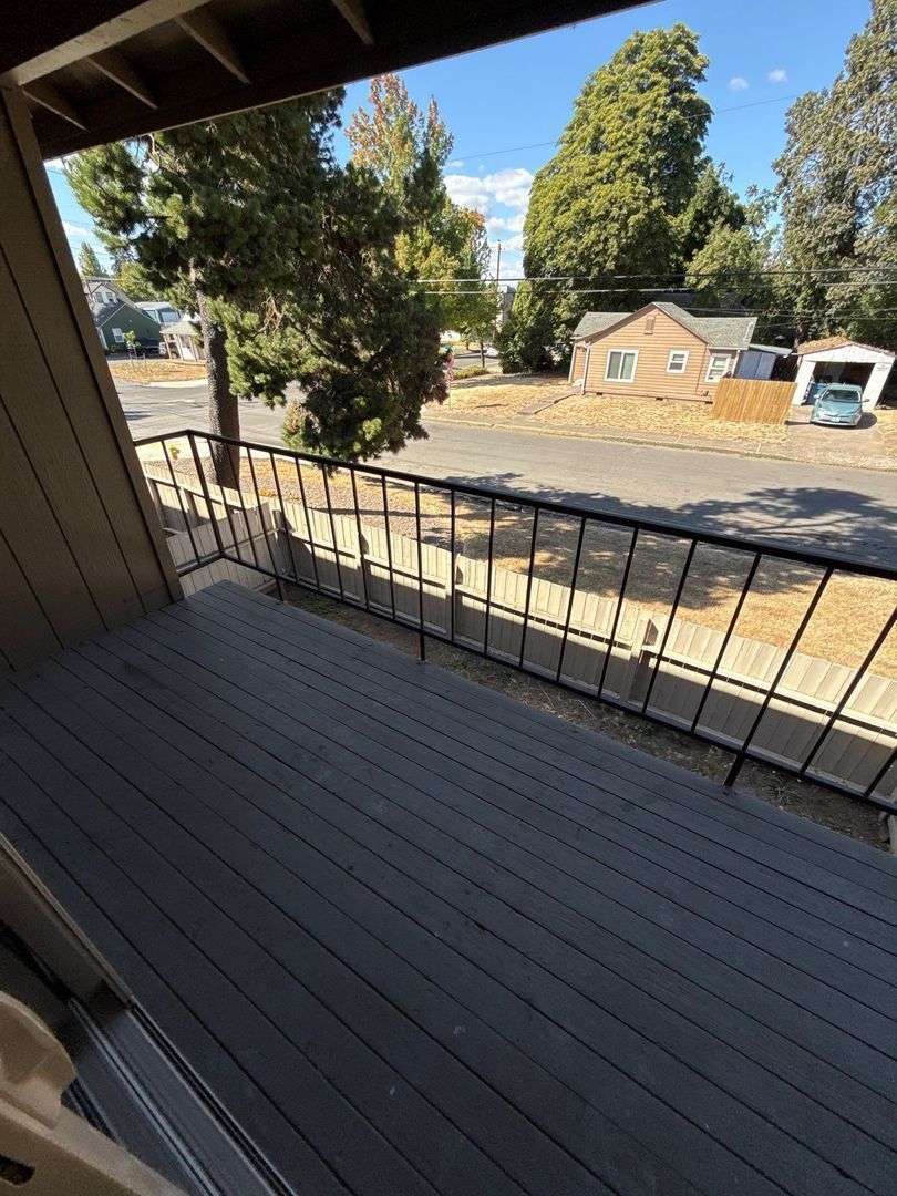 NE Salem 1 Bed, 1 Bath, 2nd Floor Apartment, AVAILABLE NOW! property image