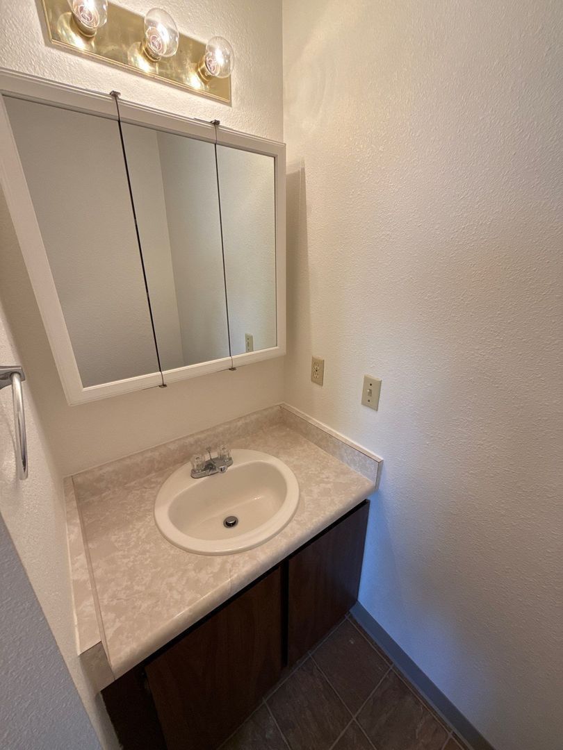 Corvallis, 1 Bed, 1 Bath, 1st Floor Unit, $70 Flat Fee for ALL Utilities, AVAILABLE NOW! property image
