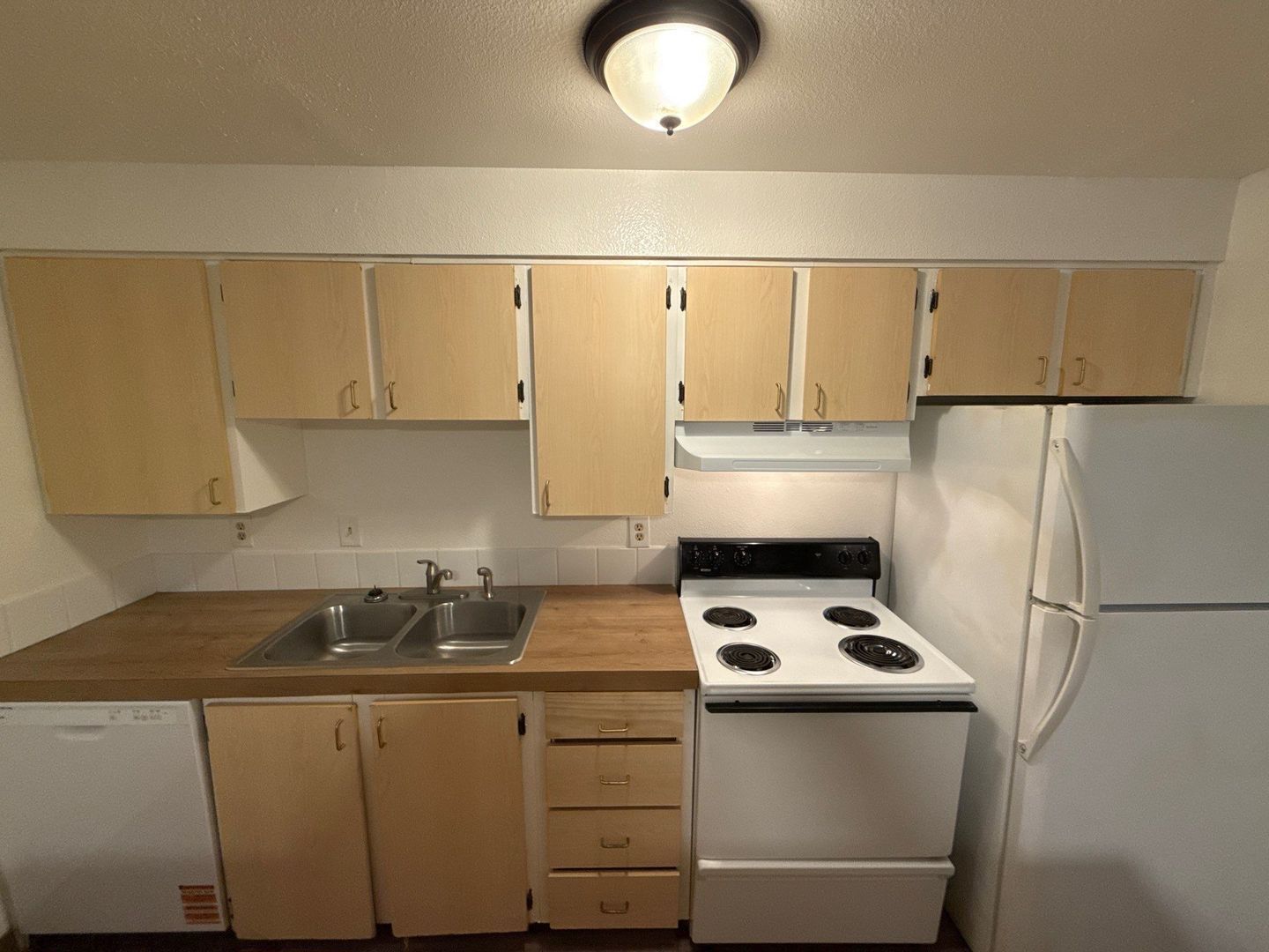 $1,025 First 3 Months, South Salem 1 Bed, 1 Bath 1st Floor Apartment, Pet's are Welcome, AVAILABLE NOW! property image