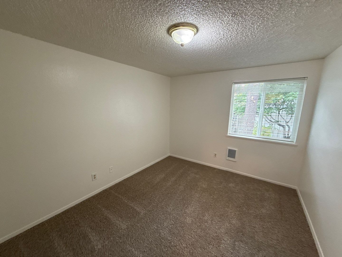 $1,025 First 3 Months, South Salem 1 Bed, 1 Bath 1st Floor Apartment, Pet's are Welcome, AVAILABLE NOW! property image