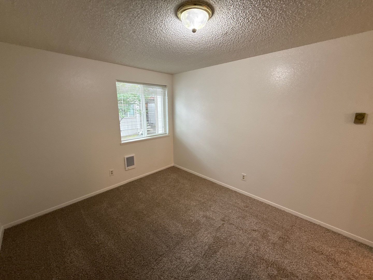 $1,025 First 3 Months, South Salem 1 Bed, 1 Bath 1st Floor Apartment, Pet's are Welcome, AVAILABLE NOW! property image