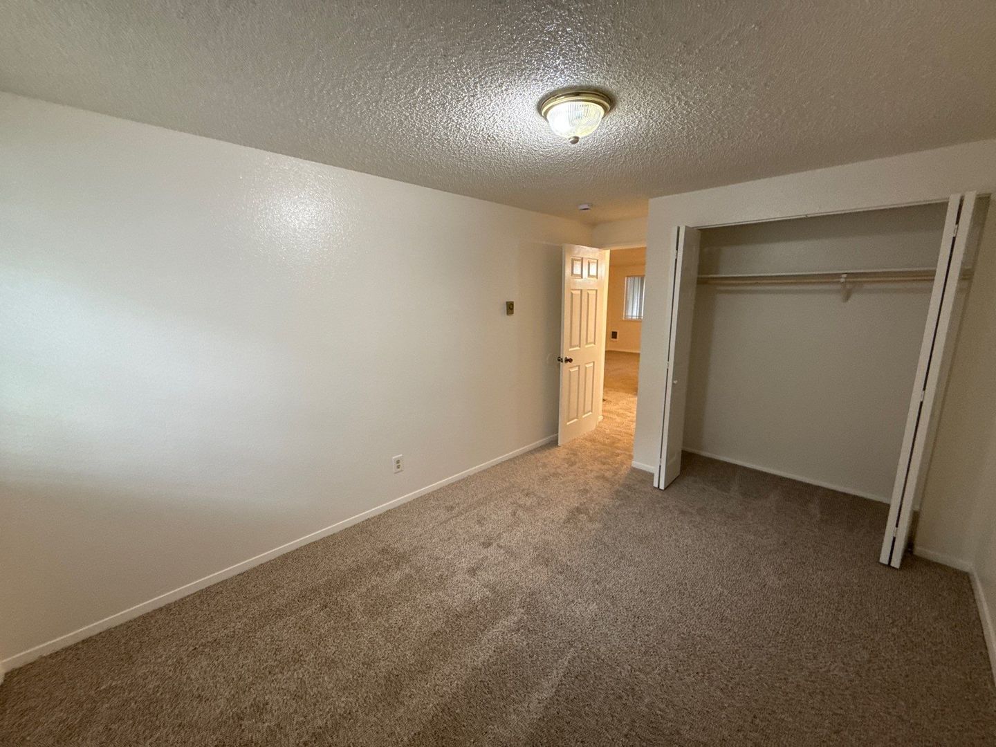 $1,025 First 3 Months, South Salem 1 Bed, 1 Bath 1st Floor Apartment, Pet's are Welcome, AVAILABLE NOW! property image