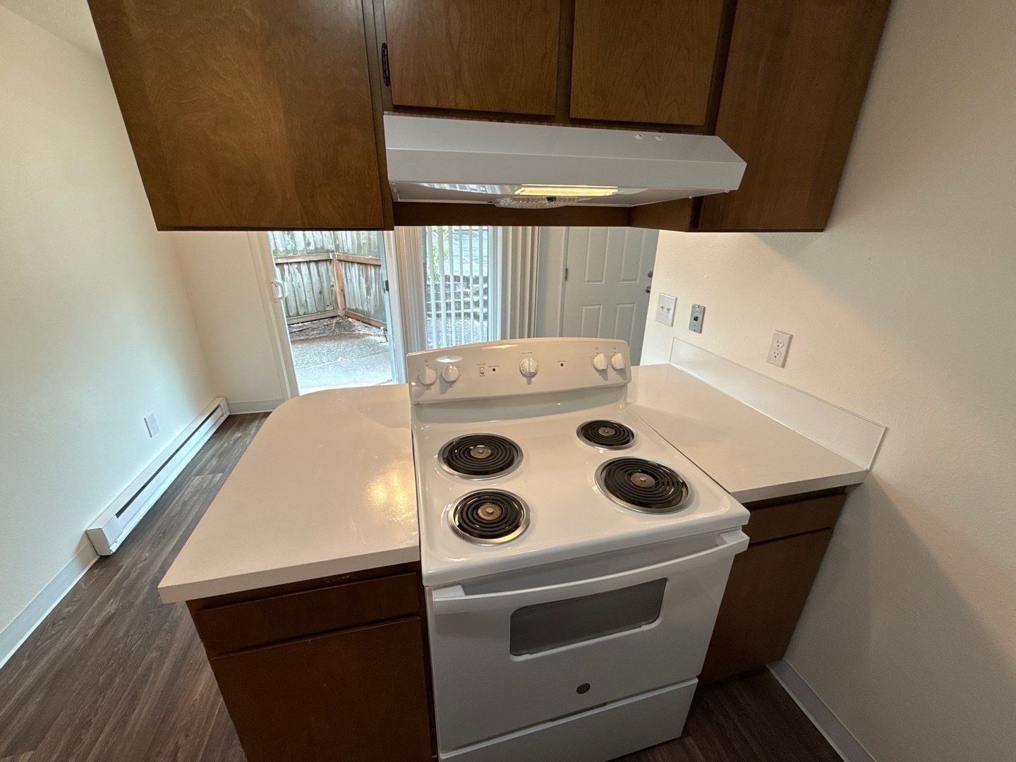SE Salem 2 Bed 1 Bath 1 Story Complex, AVAILABLE NOW! property image