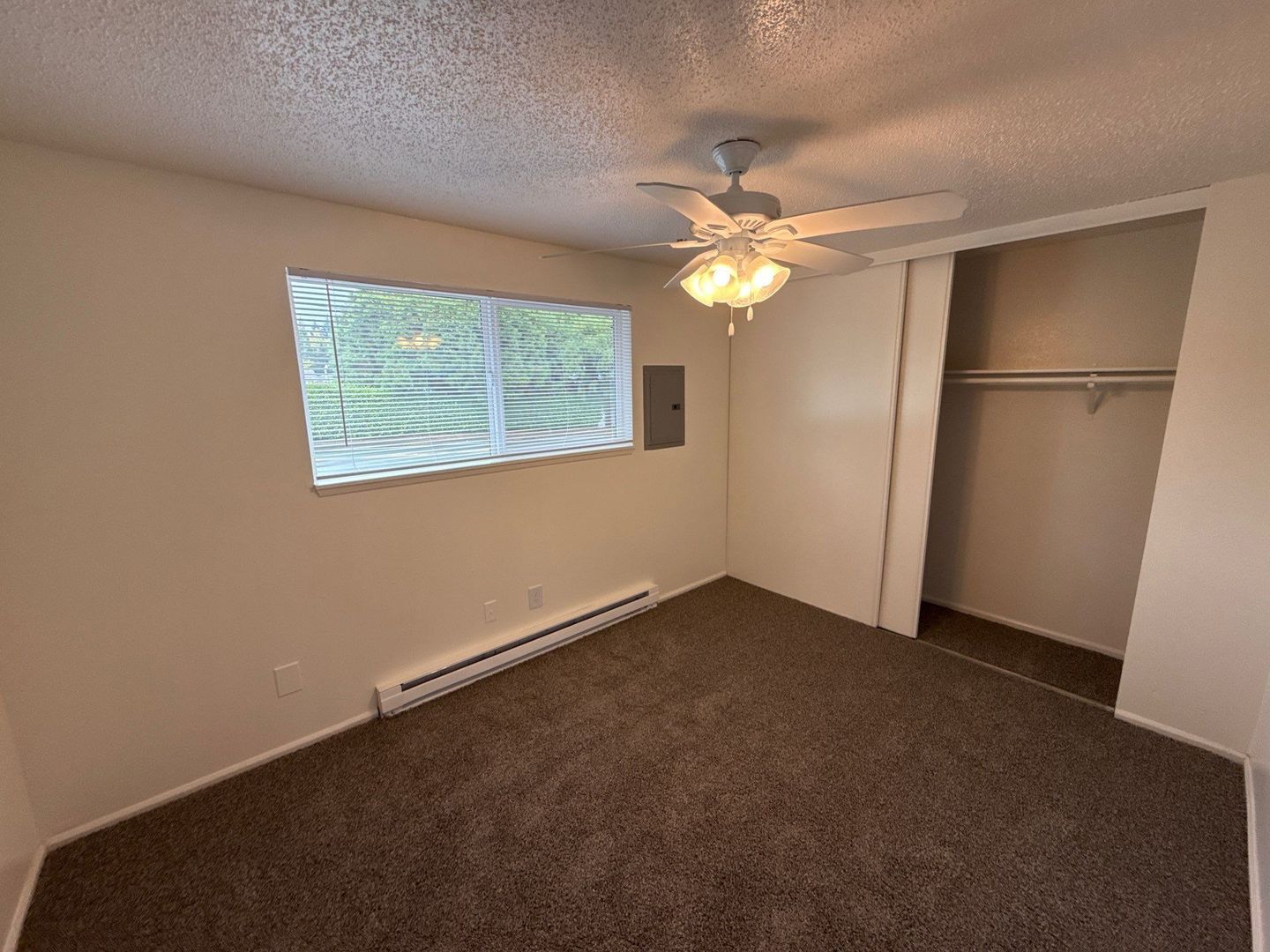 SE Salem 2 Bed 1 Bath 1 Story Complex, AVAILABLE NOW! property image
