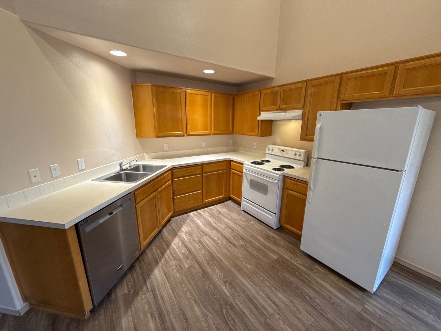 Keizer 3 Bed 2 Bath Duplex, 1 Car Garage, W/S Paid, COMING SOON! property image