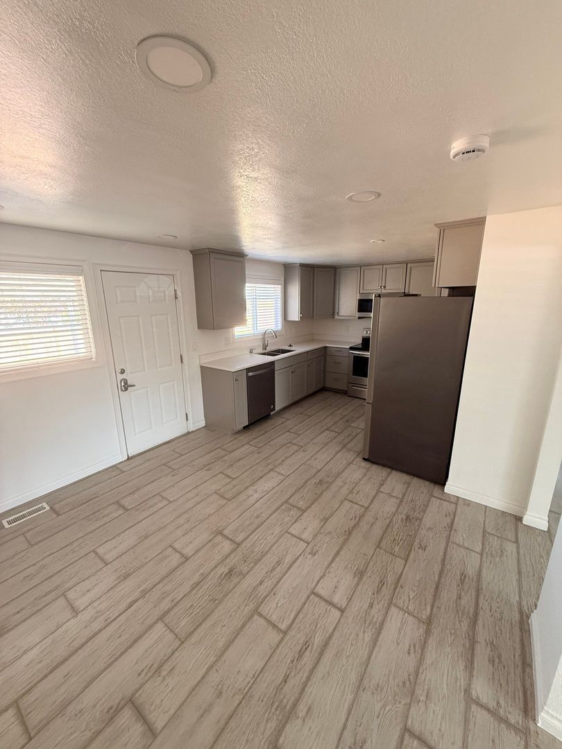 Eugene 3 Bed, 2 Bath, Single Family Home, AVAILABLE NOW! property image