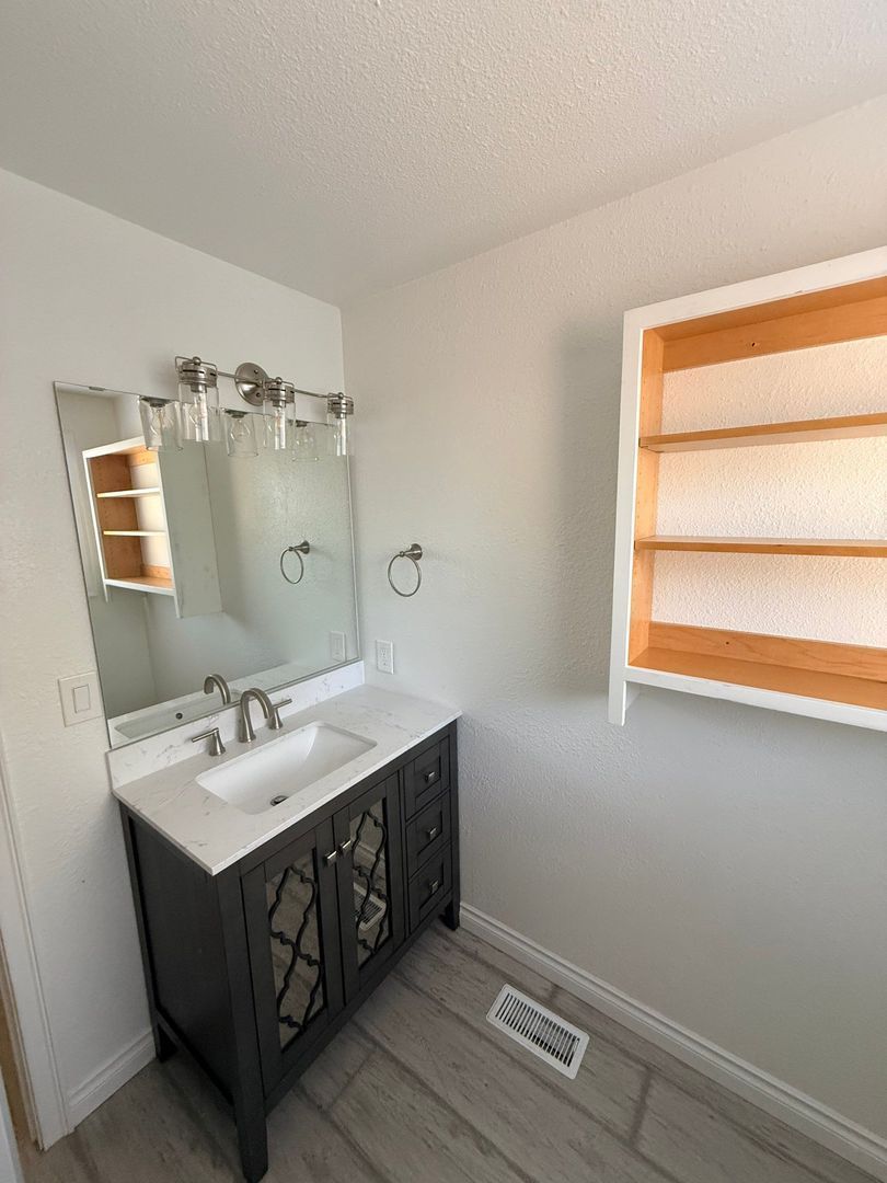 Eugene 3 Bed, 2 Bath, Single Family Home, AVAILABLE NOW! property image
