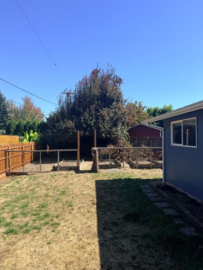 Eugene 3 Bed, 2 Bath, Single Family Home, AVAILABLE NOW! property image