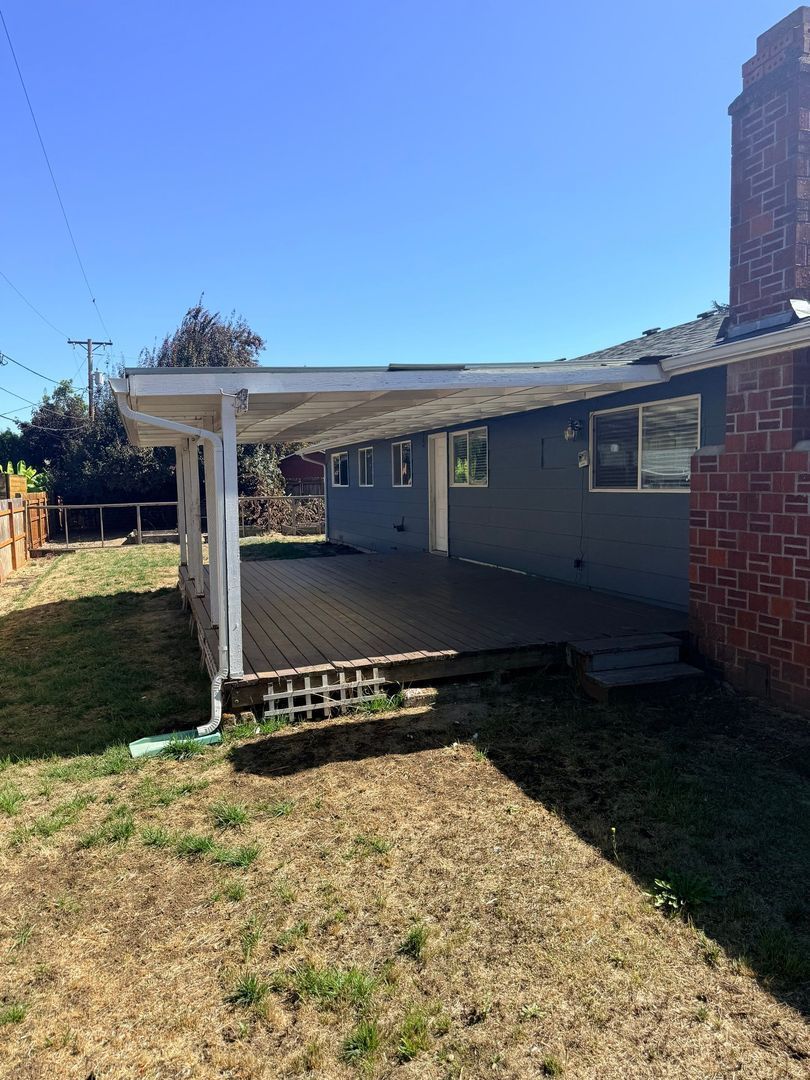 Eugene 3 Bed, 2 Bath, Single Family Home, AVAILABLE NOW! property image
